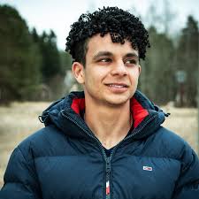 Mohamed drömmer om att bli fotbollsproffs Sidorna 12–13