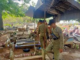 Dimana fungsinya sebagai pemelihara ketentraman secara umum dimana akan menegakkan peraturan daerah. Ribuan Peziarah Padati Makam Bergota Semarang Satpol Nyerah