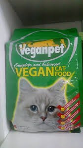 I don't eat meat, for a variety of ethical and environmental reasons, and i'd rather not feed it to my cat, either. Steve Gaynor On Twitter Cat On Package Of Vegan Cat Food Looking Appropriately Skeptical About Prospect Of Vegan Cat Food