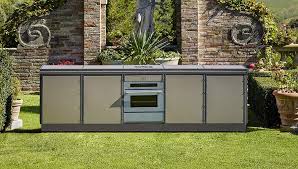 luxury outdoor kitchens: 7 must haves