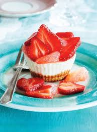 Petits Gateaux Au Fromage Aux Fraises Et Au Pamplemousse Ricardo Recipe Delicious Desserts Dessert Recipes Recipes