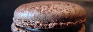 Dans Ce Cas Mettre Une Pointe De Couteau De Colorant Rouge Ca Accentue La Couleur Marron De La Coque Fait Macaron Chocolat Macaron Faire Fondre Du Chocolat