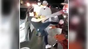 Esto es lo que pasa con los que violan el toque de queda en santiago de los caballeros, qué opinas?esperamos sus comentarios sobre lo que está haciendo el mi. Video Mujer Agrade A Miembros De La Pn Para Evitar Ser Detenida Durante Toque De Queda