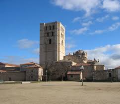 A Un Dia De Verano Compararte Mas Hermosura Y Suavidad Posees Tiembla El Brote De Mayo Bajo El Viento Y El Estio No Dura Castillo De Zamora Zamora Catedral