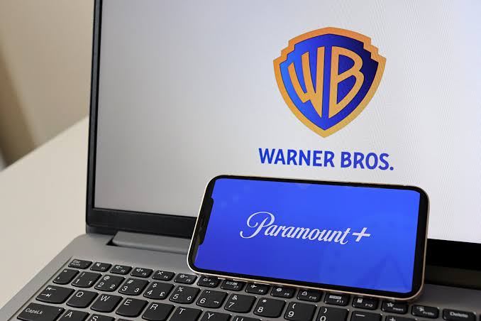 Una jueza federal suspende temporalmente la fusión entre Paramount y Warner Bros. - La Opinión