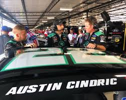 You have the car cheif and crew chief. Team Penske Car Chief Cody Sauls Brings Short Track Background To The Big Time Southern 500 Scnow Com