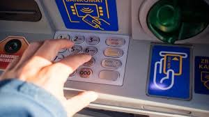 Metoda jafului din bancomate, după ce hoţii aruncă în aer aparatele, se răspândeşte în diverse zone din ţară: Bancomat Aruncat In Aer In CapitalÄƒ PoliÈ›ia Este In AlertÄƒ Antena 3
