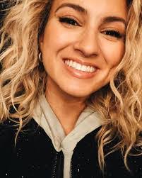 Amy Burbank's Instagram, Twitter & Facebook