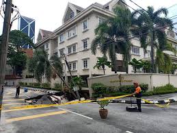 If you want to learn mendapatkan tanah in english, you will find the translation here, along with other translations from indonesian to english. Kerja Pulih Tanah Mendap Jalan U Thant Ambil Masa Dua Bulan