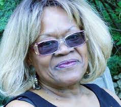 Julie Havens's Instagram, Twitter & Facebook