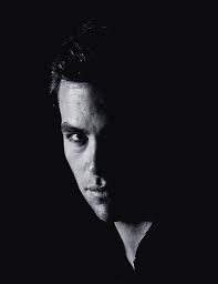 Black And White Photos Of Faces In Shadows Great Black And White Portrait Photography Faces Blackandwhiteportraitphotograph Portrait Photography Poses Portrait Photography Men Black And White Portraits