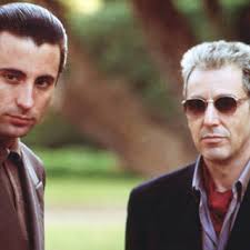 Марлон брандо очаровывал женщин буквально с первого взгляда и гордо заявлял о том, что для покорения сердца любой красавицы ему но лишь семеро представительниц прекрасного пола из всех его многочисленных подруг смогли удержать внимание «крёстного отца» дольше. Mafiya Bessmertna Frensis Ford Koppola Peremontiroval Krestnogo Otca 3 Chto Iz Etogo Vyshlo Kino Kultura Lenta Ru