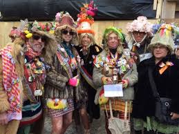 De stad telt ruim 88.000 inwoners (2021), die aalstenaars worden genoemd. De Voil Janet Als Typisch Symbool Ilse Uyttersprot Facebook