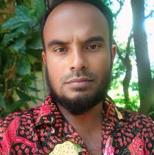 Kitten found glued to the road and rescued