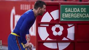 Barcelona confirmed on thursday night that lionel messi is to leave the club after 21 years; Lionel Messi Barcelona Captain S Future In Focus With Psg Waiting In Champions League Bbc Sport