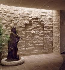 Wall grazing is a technique where the luminaire is typically positioned 12 or less to the wall such that the beam angle will hit the wall at a narrow angle. Lighting Design 101 Wall Grazing And Washing Eclairage Indirect Eclairage Exterieur Moderne L Eclairage Exterieur De Mur