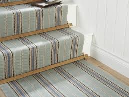 Le Tapis Pour Escalier En 52 Photos Inspirantes Tapis Escalier Escalier Design Escalier