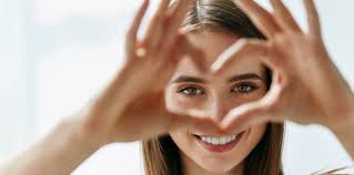 Adevărul este că ochii care se zbat nu aduc nici ghinion, nici noroc, ci sunt fenomene comune uşor de explicat: 13 Lucruri Pe Care Ochii Le Spun Despre Sanatatea Ta