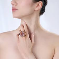 Gold ring with cognac amber from the Baltica collection