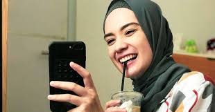 Usia, putri anne pemain sinetron sctv, putri anne di ojek pangkalan, putri anne hijrah, putri anne istrinya arya saloka, putri anne arya saloka biodata, putri anne sebelum hijrah, putri anne dan arya saloka menikah kapan, putri anne ulangtahun, ikatan cinta rcti, ikatan cinta terbaru Hot Gosip Pakaian Mewah Putri Anne Hingga Cerita Cita Citata Diperiksa Kpk E Kompas Id Celebrity E Kompas Id