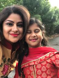 Ayesha Elahi (@ayesha_elahi)