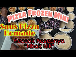 Sendok saus pizza ke atas adonan dan sisakan sedikit batas. Resep Saus Pizza Homemade Nya Mbak Nikmatul Rosidah Membuat Frozen Pizza Mini Youtube