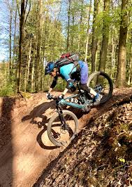 Das Liv Intrigue E E Mountainbike Testbericht Rennen E Mountain Bike Radrennfahrer