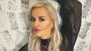Ruth marlene está de volta, após algum tempo de ausência, regressa agora com um novo trabalho, uma nova imagem e uma nova editora. Ruth Marlene E As Filhas Infetadas Com Covid 19 Uns Dias Bons E Outros Menos Bons