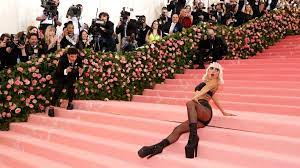 Vivez au rythme des stars avec gala.fr. Met Gala 2019 Celebrities Reveal Their Campest Looks On The Red Carpet Bbc News
