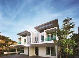 Οι sunset villas είναι απόλυτα εναρμονισμένες στις φυσικές ομορφιές της περιοχής και απέχουν 30 μέτρα από τη σειρά ετών βραβευμένη με γαλάζια σημαία παραλία. Property For Sale In Malaysia Modern Elevation Semidetached Houses House Viewing