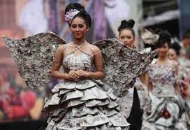 Gambar cara membuat desain baju dari kertas koran. Kamu Akan Dibuat Ternganga Dengan 13 Baju Unik Berikut Ini