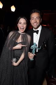 Sophia Bush And Zachary Levi The Sag Awards 2019
