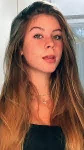 Stephanie Wanless's Instagram, Twitter & Facebook