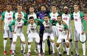 توَّج الأمير عبدالعزيز بن تركي الفيصل، رئيس الاتحاد العربي لكرة القدم، بحضور وزير الثقافة والشباب والرياضة بالمملكة المغربية عثمان الفردوس، ورئيس الجامعة الملكية المغربية لكرة القدم فوزي لقجع، فريق الرجاء المغربي. Ø§Ù„Ø±Ø¬Ø§Ø¡ ÙŠÙ‚ØªØ±Ø¨ Ù…Ù† Ø§Ù„ØªØªÙˆÙŠØ¬ Ø¨Ø§Ù„Ù„Ù‚Ø¨ Ù„ÙŠÙ„Ø© Ø§Ù„Ø­Ø³Ù… ÙÙŠ Ø§Ù„Ø¯ÙˆØ±ÙŠ Ø§Ù„Ù…ØºØ±Ø¨ÙŠ Ø¨ÙˆØ§Ø¨Ø© Ø§Ù„Ø£Ù‡Ø±Ø§Ù…