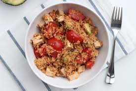 Die avocados halbieren und den stein und die haut entfernen. Couscous Avocado Salat Einfach Schnell Lecker Julesvogel