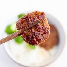 Jeanne uses ground pork and sauerkraut in this fun alternative to traditional burgers. Quick Kid Friendly Vietnamese Pan Fried Ground Pork Patty Recipe Vietnamese Home Cooking Recipes