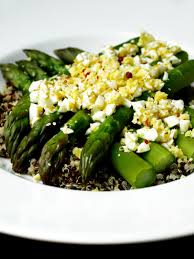 Asperges Vertes Vinaigrette A L Oeuf Mimosa Cookismo Recettes Saines Et Faciles Asperge Verte Recette Sans Viande Oeuf Mimosa