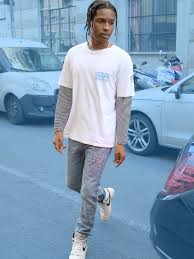 Rocky's past projects — besides equally good looks and a strong rap career, rocky previously collaborated with adidas, where he launched collaborative wings sneakers alongside jeremy scott. Tjeneren Give Hvidlog Asap Rocky Jeans For Somand Fremhaevet