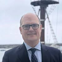 300+ perfiles de «Carl»