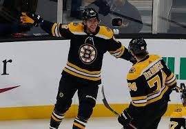Hats Off David Pastrnak 4 Goals Is In Fine Form As Bruins Win The Boston Globe Patrice Bergeron Bruins Goals
