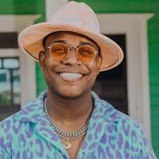 Alex Linares's Instagram, Twitter & Facebook