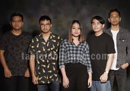 Check spelling or type a new query. Garap Album Baru Dengan Vokalis Baru Geisha Tinggalkan Musik Mellow Tabloidbintang Com