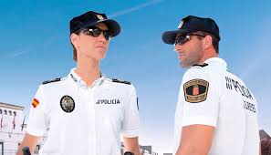 El director de la policía nacional dijo que la nueva imagen institucional los hará más cercanos a los ciudadanos, porque vamos a ser más visibles. Insigna Crea Un Uniforme Para La Policia Local De San Sebastian De Los Reyes Con Tejidos 100 Reciclados Vestuario Profesional