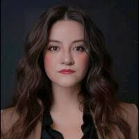 Iris Orellana's Instagram, Twitter & Facebook