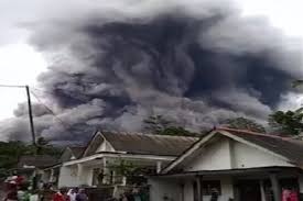 Hingga kini, gunung semeru masih menjadi gunung sakral bagi masyarakat setempat. E7v9yyeu0bs4ym