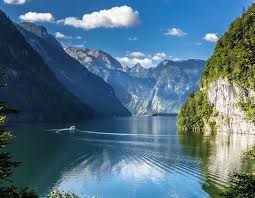 It's easy to get to from berchtesgaden, just inside the berchtesgaden national park, and doesn't require any strenuous hiking. Der Konigssee In Bayern Bei Berchtesgaden