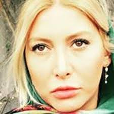 Her debut tv series was ' the scarlet pearl' (2004). Fariba Naderi