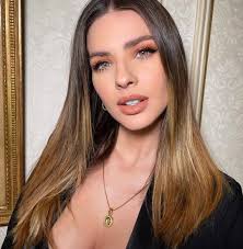 Eugenia China Suárez updated her profile picture.