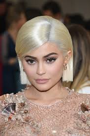 She's been blonde before but never like this! Kylie Jenner Side Parted Straight Cut Kylie Jenner Hair Lookbook Stylebistro