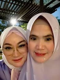 7 Potret Ricca Rachim, Istri Rhoma Irama yang Awet Muda di Usia 63 Tahun